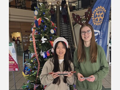 Shorecrest Students Help With Holiday Sharing Tree